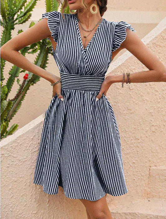 Robe rayée élégante avec manches à volants