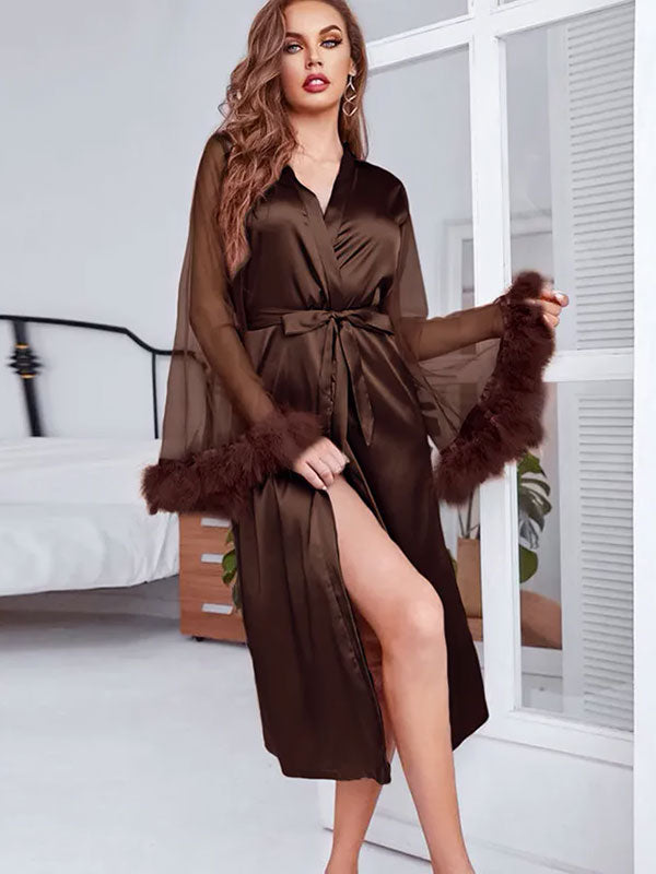 Robe de Chambre Élégante à Fourrures "Brume de Satin"